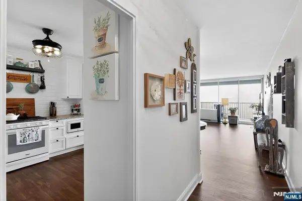 6 Horizon Road 1704, Fort Lee, NJ 07024