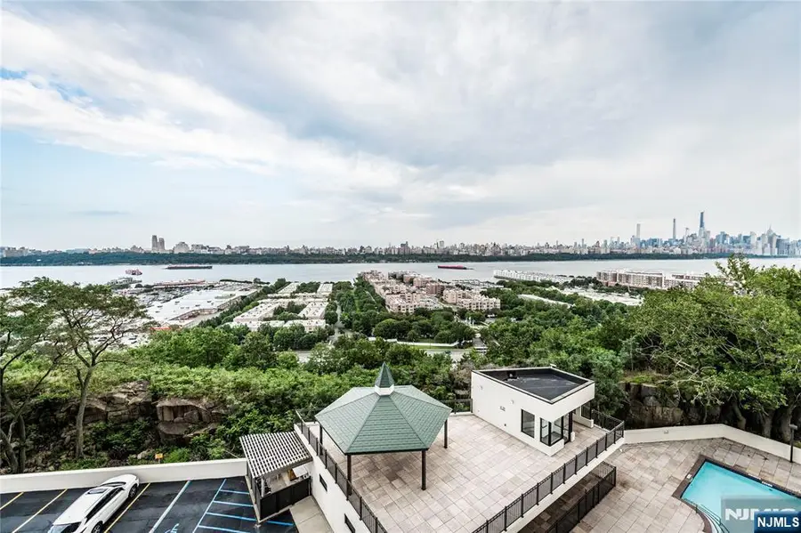 250 Gorge 8 C, Cliffside Park, NJ 07010 - #3