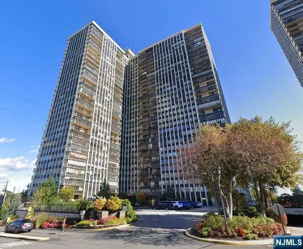 300 Winston 210, Cliffside Park, NJ 07010