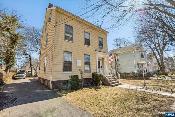 27 Oakland Avenue, Bloomfield, NJ 07003