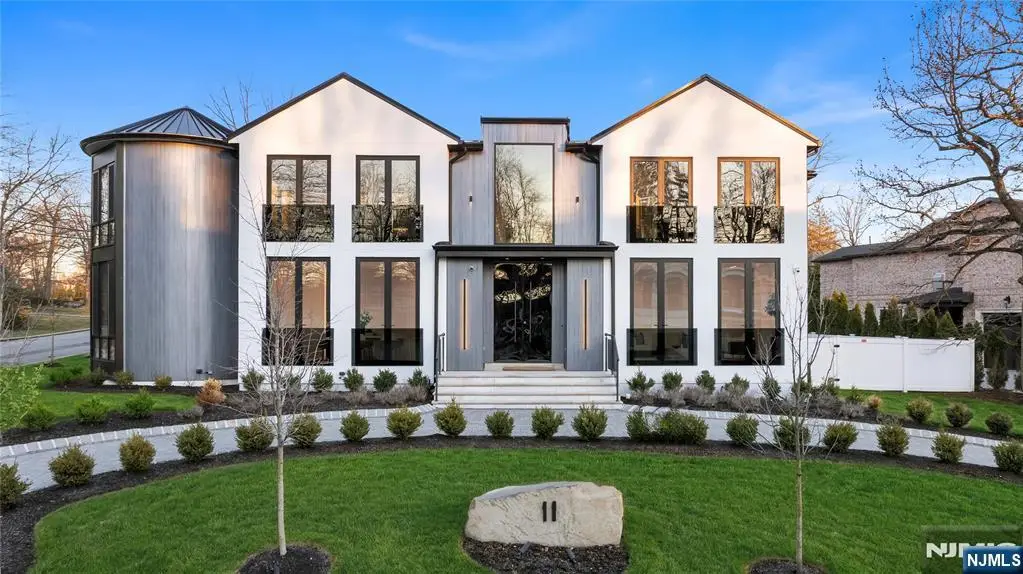 11 Roberts Road, Englewood Cliffs, NJ 07632 - #1