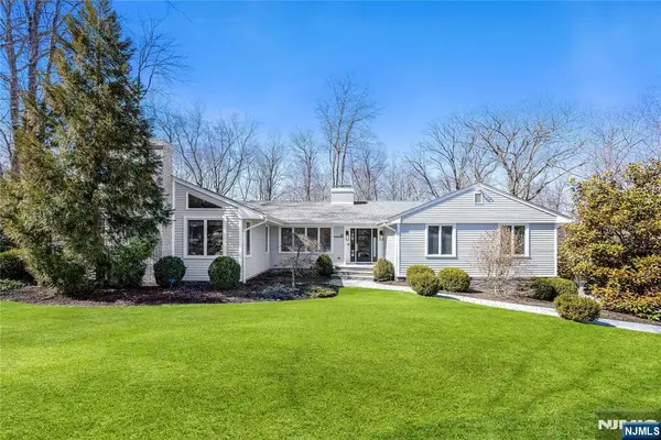 19 Ivy Place, Upper Saddle River, NJ 07458