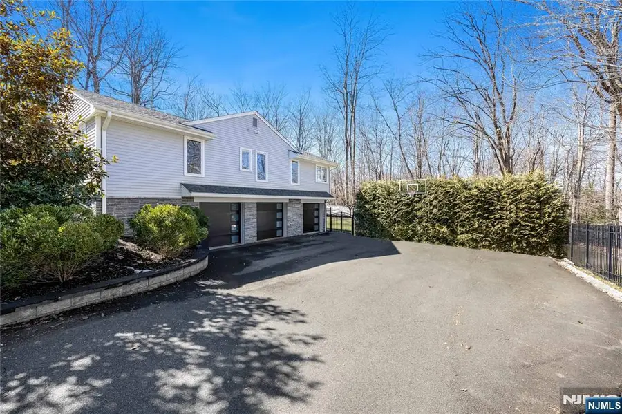 19 Ivy Place, Upper Saddle River, NJ 07458 - #3