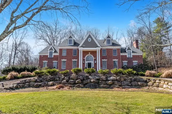 18 Sunflower Drive, Upper Saddle River, NJ 07458