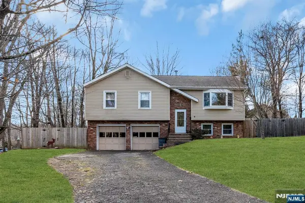 6 Whites Lane, Waldwick, NJ 07463