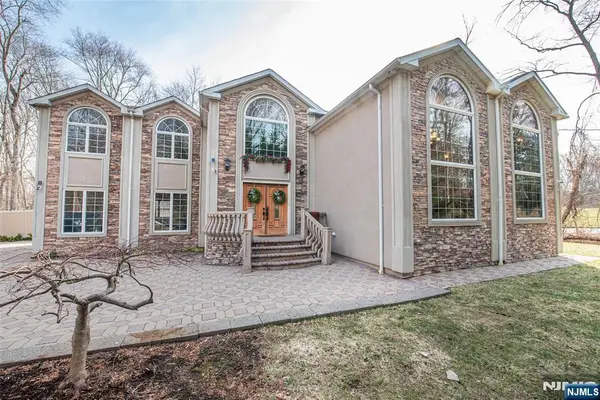 35 Waughaw Road, Montville Township, NJ 07082