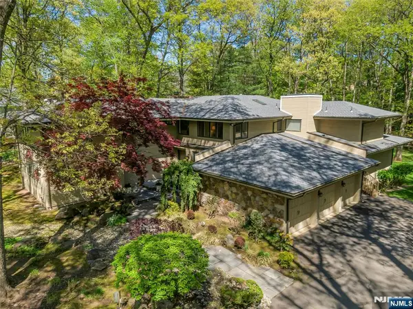 78 Apple Ridge, Woodcliff Lake, NJ 07677
