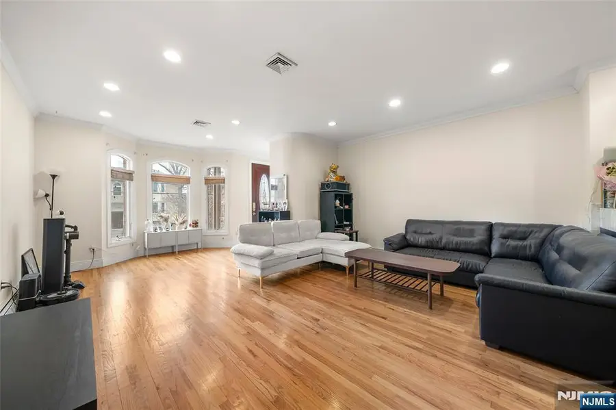 236 Columbus Avenue 3, Palisades Park, NJ 07650 - #3