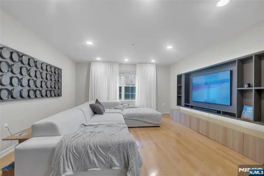 547 Gorge Road 2E, Cliffside Park, NJ 07010 - #1