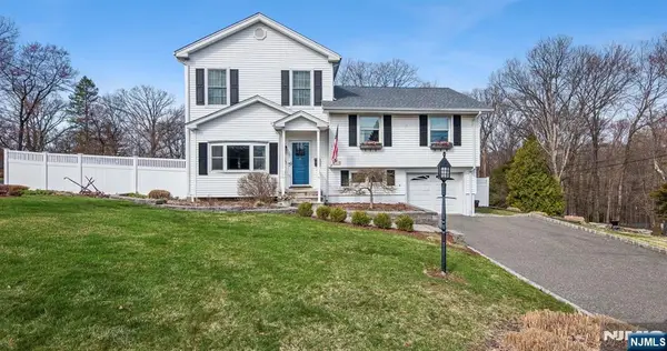 12 White Birch Terrace, Kinnelon Borough, NJ 07405