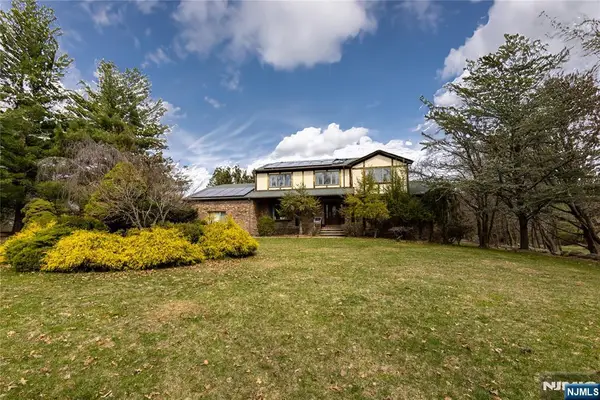 81 Crescent Avenue, Mahwah, NJ 07430