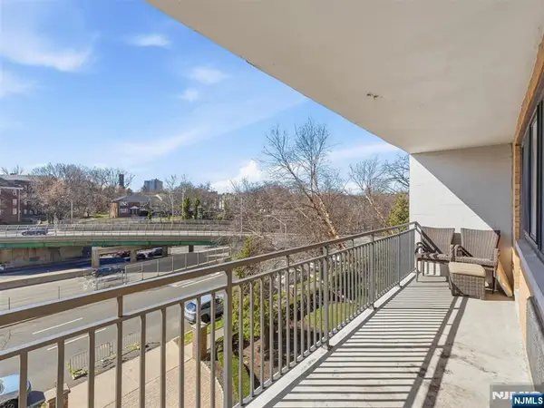 60 Parkway Drive 4G, East Orange, NJ 07017