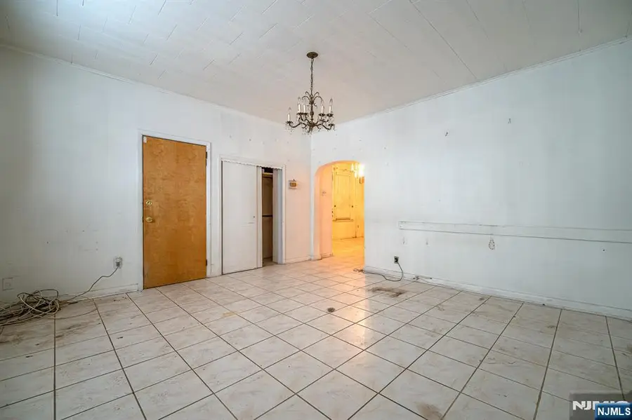 390 Lafayette Street, Newark, NJ 07105 - #3