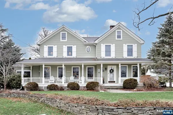 215 Hill Street, Midland Park, NJ 07432