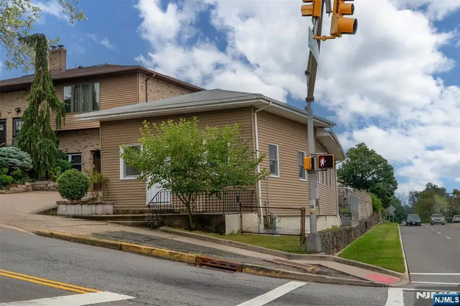 418 E Brinkerhoff Avenue, Palisades Park, NJ 07650 - #3