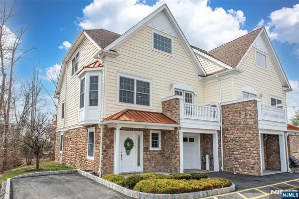 21 Riverbend Court, New Providence, NJ 07974
