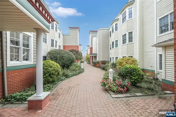337 The Promenade 337, Edgewater, NJ 07020