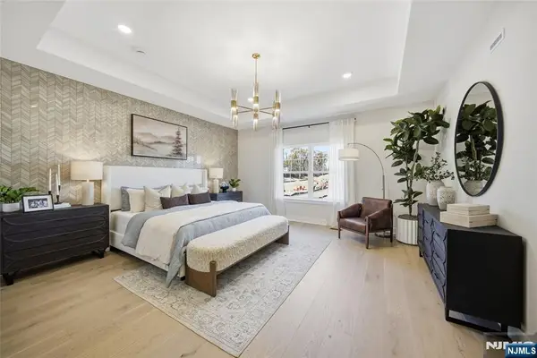 12 Belmont Place, Oakland, NJ 07036