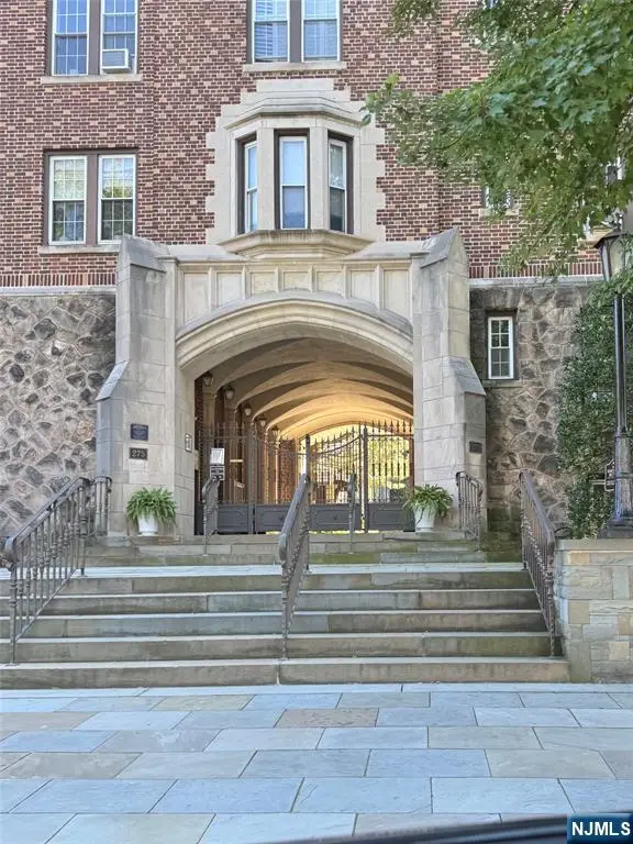 275 Engle Street P4, Englewood, NJ 07631