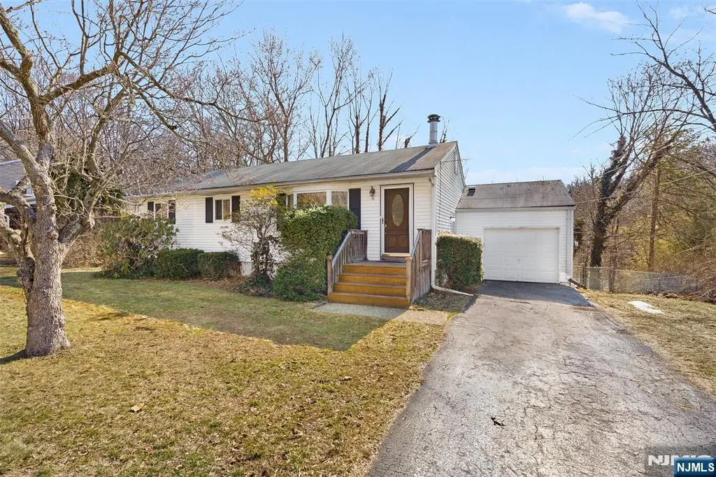 18 Kendall Drive, Ringwood, NJ 07456 - #1