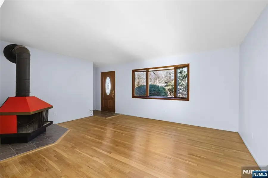 18 Kendall Drive, Ringwood, NJ 07456 - #2