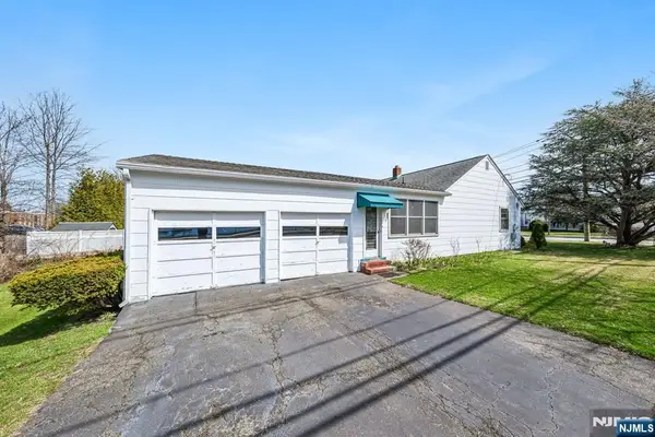 4 Oak Ridge Road, Clifton, NJ 07013