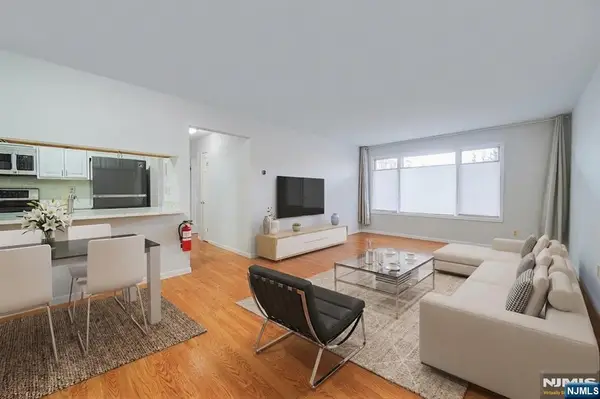 216 Washington A, Fort Lee, NJ 07024