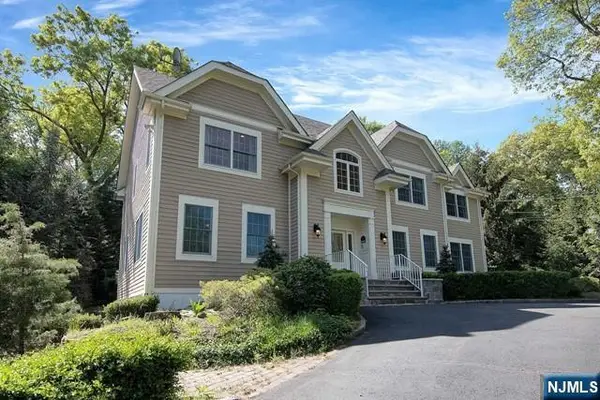 533 W Saddle River Road, Upper Saddle River, NJ 07458