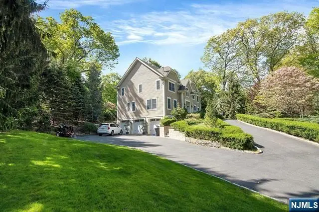 533 W Saddle River Road, Upper Saddle River, NJ 07458 - #2