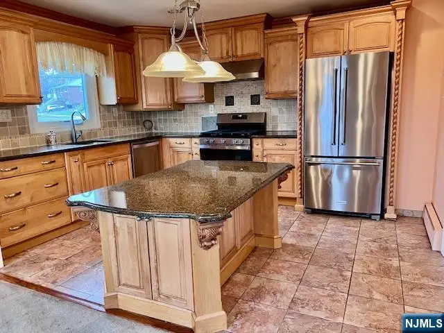 661 Clinton Place, Ridgefield, NJ 07657 - #2