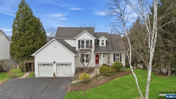 61 Canada Goose Drive, Hackettstown, NJ 07840