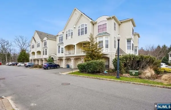 204 Edmonton Court 67, Livingston, NJ 07039