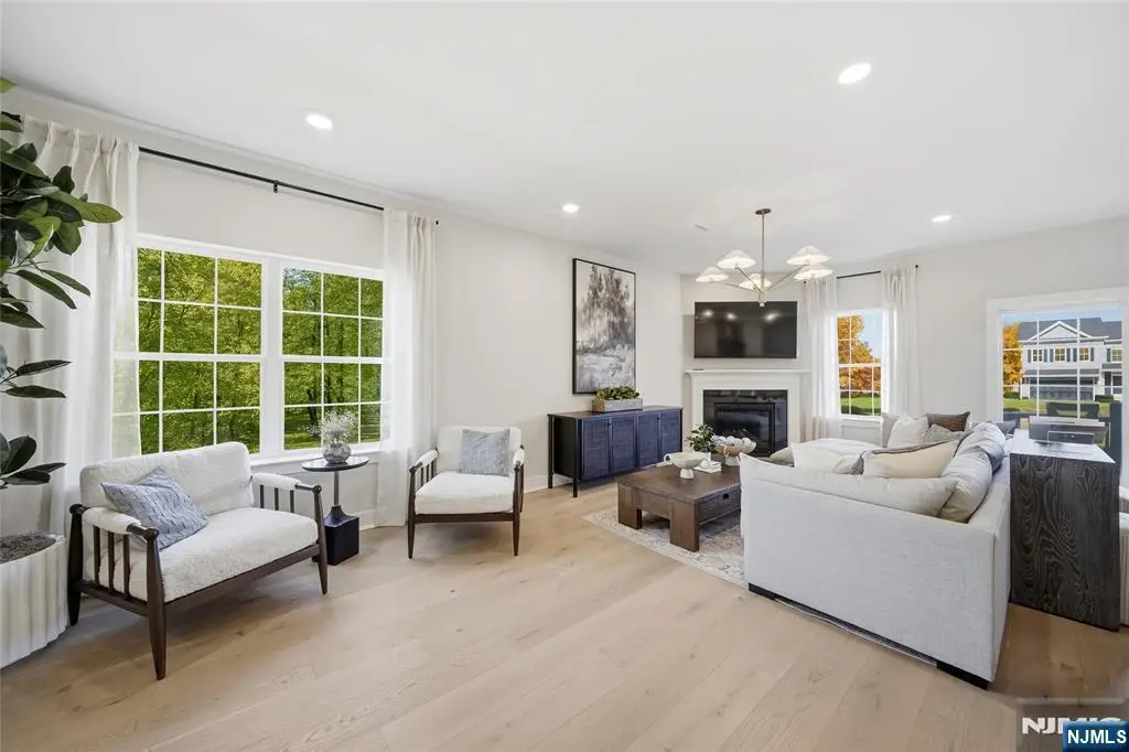 6 Melbourne Drive, Oakland, NJ 07436 - #1