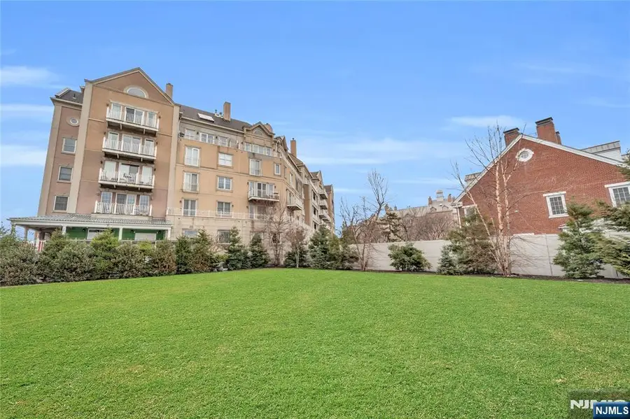 101 Shearwater Court 25, Jersey City, NJ 07305 - #2