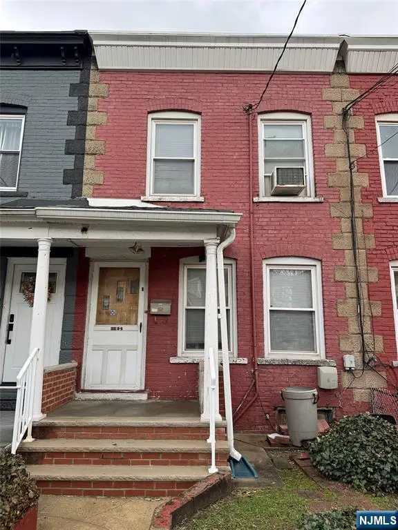 680 1/2 Chestnut Street, Kearny, NJ 07032