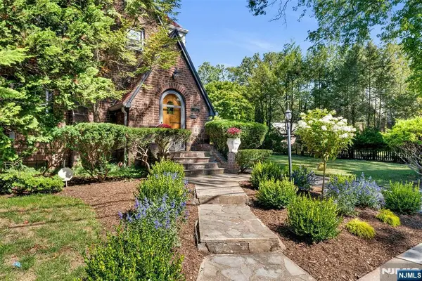 65 Merrison Street, Teaneck, NJ 07666