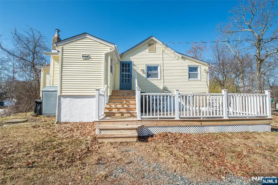 40 Kingsland Road, Upper Greenwood Lake, NJ 07421 - #2