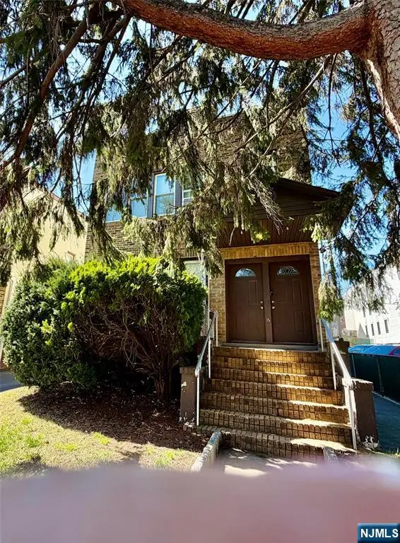 34 Feronia Way, Rutherford, NJ 07070