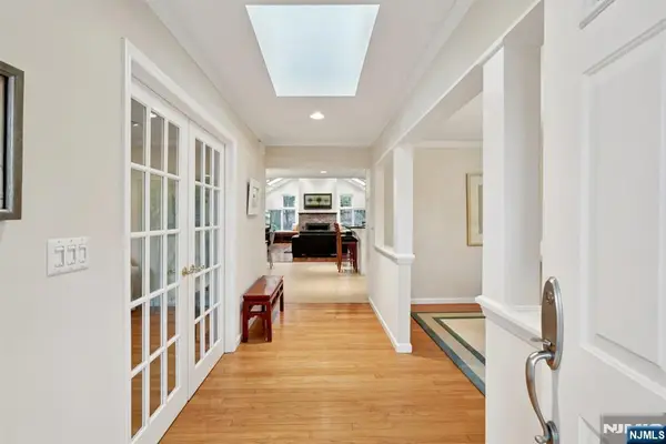 27 Oak Place, Caldwell, NJ 07006