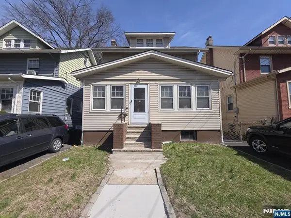 10 Lafayette Place, Irvington, NJ 07111