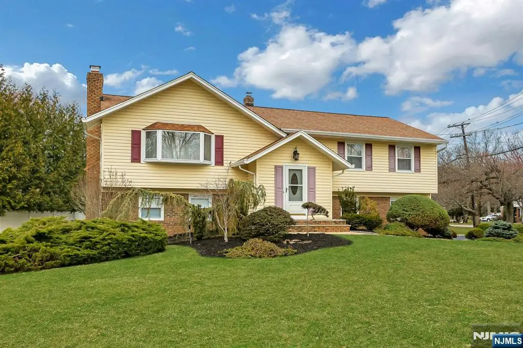 81 Queen Court, Hillsdale, NJ 07642 - #1