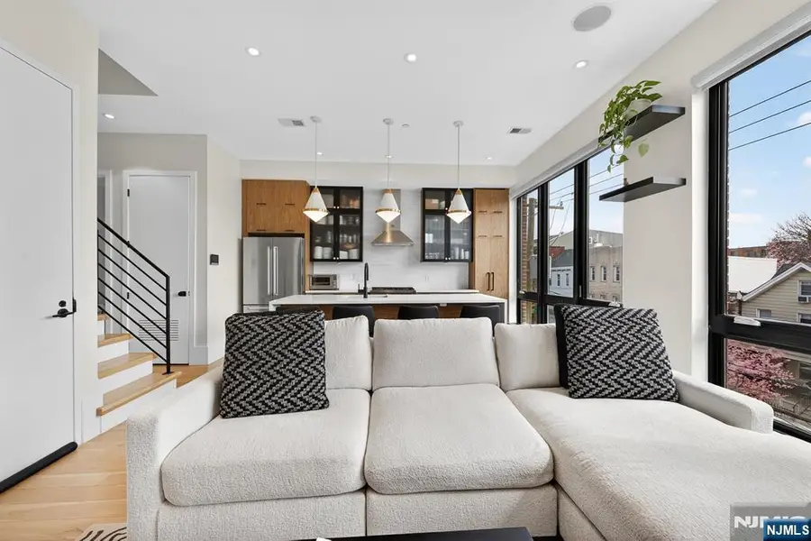 339 Palisade Avenue 3, Jersey City, NJ 07307 - #2