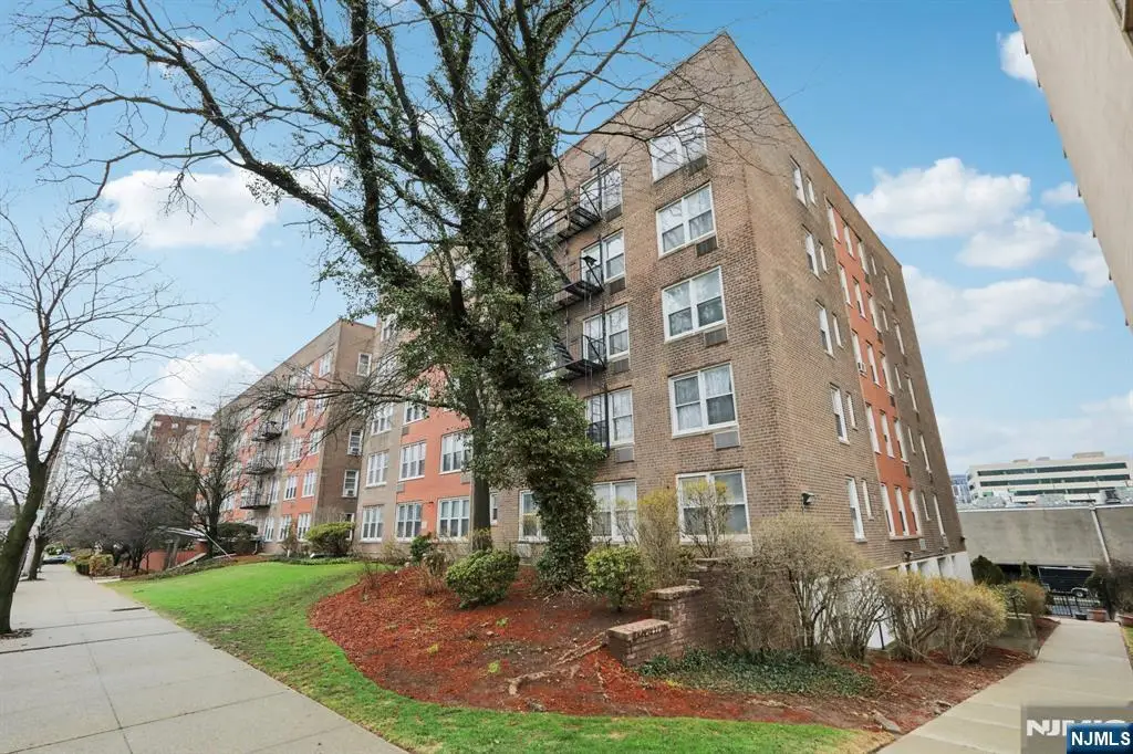 2160 Center Avenue 4N, Fort Lee, NJ 07024 - #1