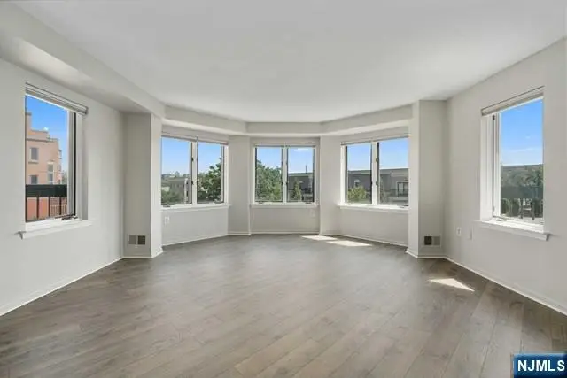 405 Williams Court 405, Edgewater, NJ 07020 - #2