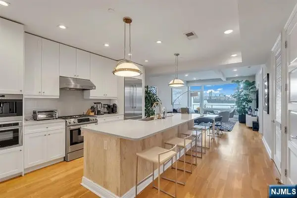 9 Somerset Lane 617, Edgewater, NJ 07020