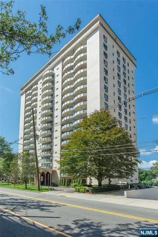 125 Prospect Avenue 5B, Hackensack, NJ 07601