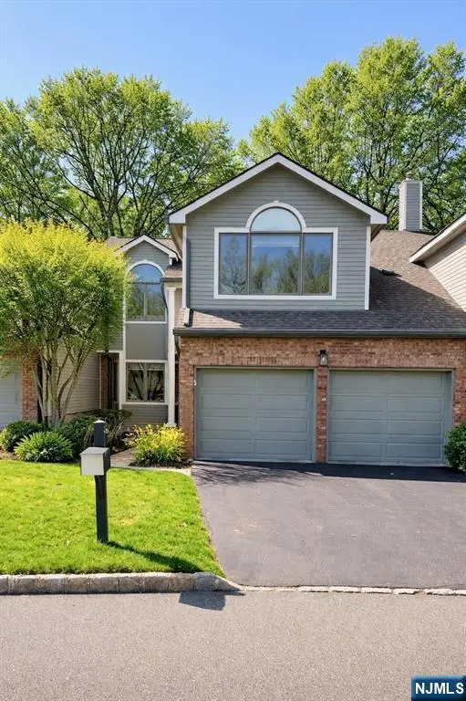 19 Lakeview Drive, Old Tappan, NJ 07675