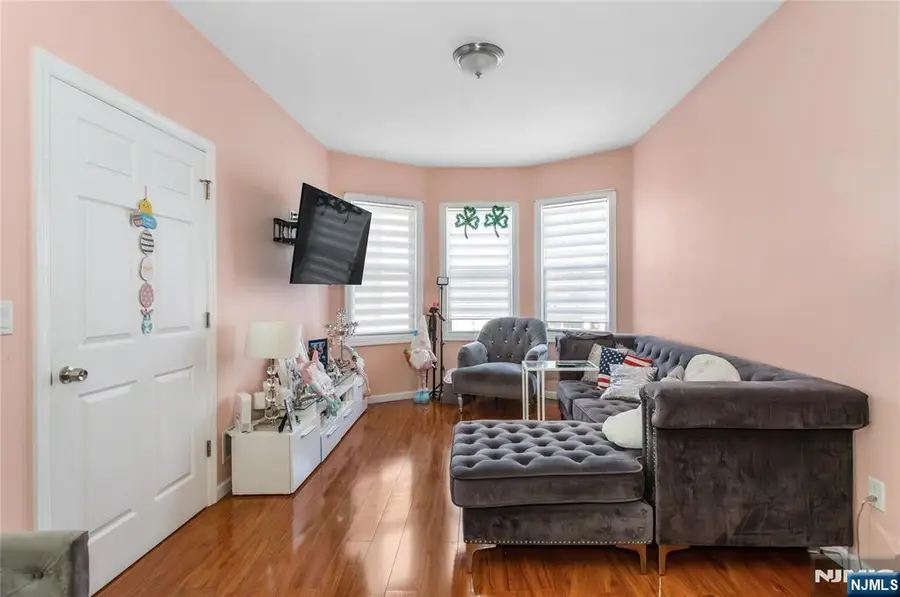 204 Hayward Place, Wallington, NJ 07057 - #3