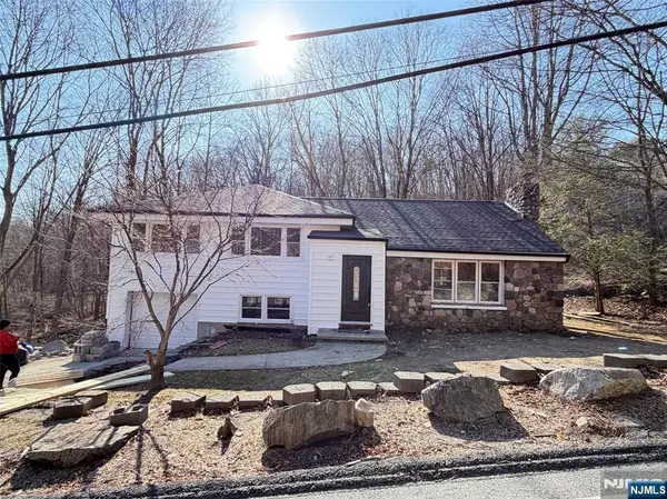 91 Germantown Road, West Milford, NJ 07480