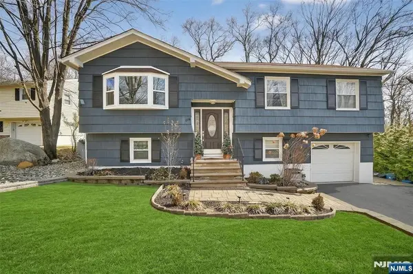 116 Star Lake Road, Bloomingdale, NJ 07403